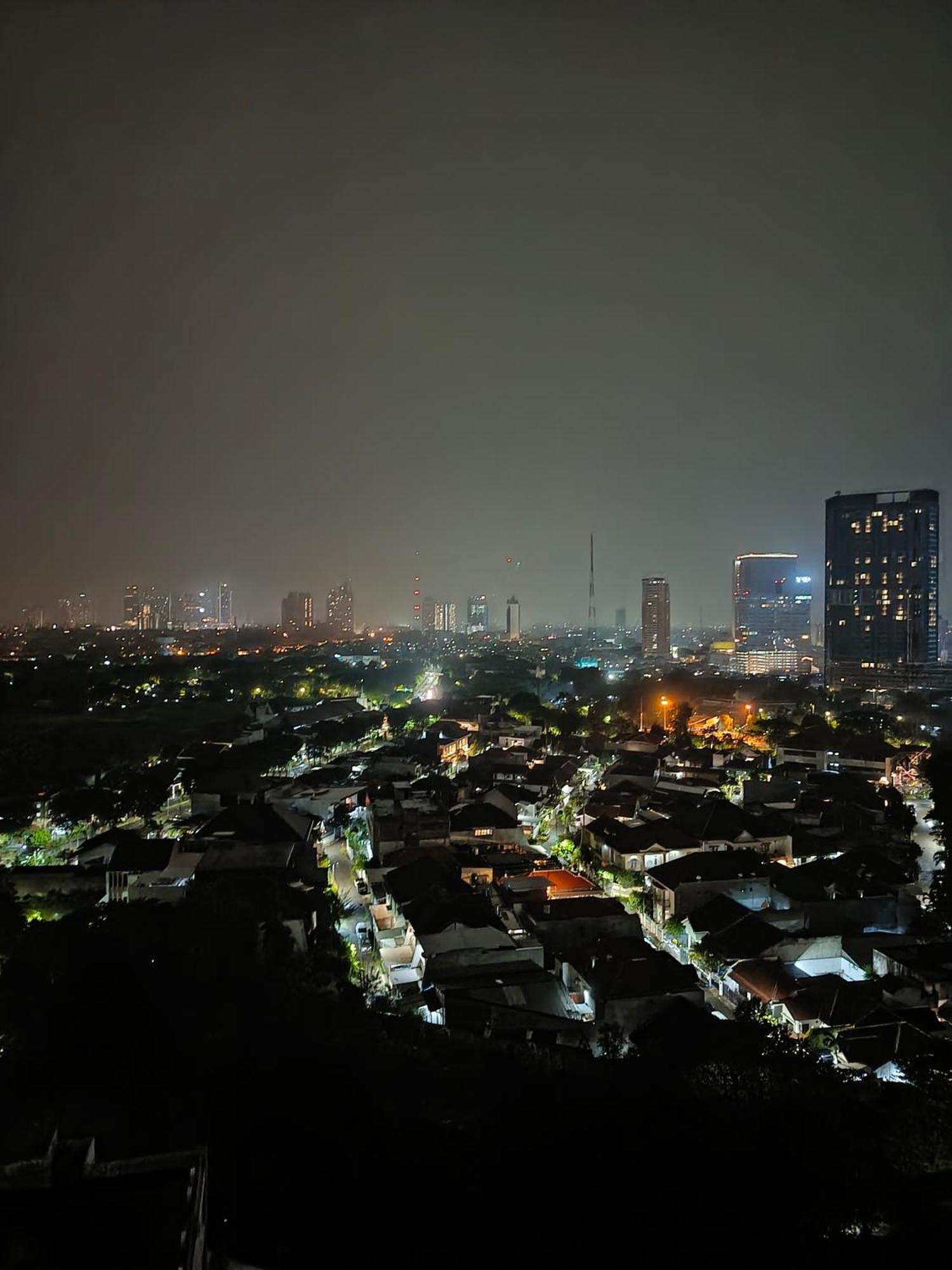 B Blue Hotel Malang Exterior photo